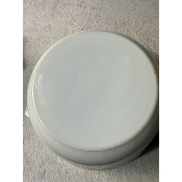 Vintage Pyrex England Spring Garden Emily Casserole Dish 1970s 9” Cottagecore - Picture 4 of 6